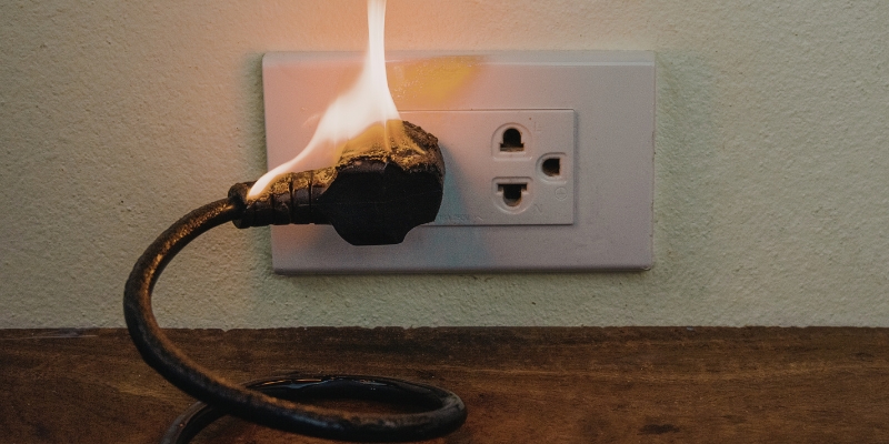 علت بوی سوختگی از پریز برق